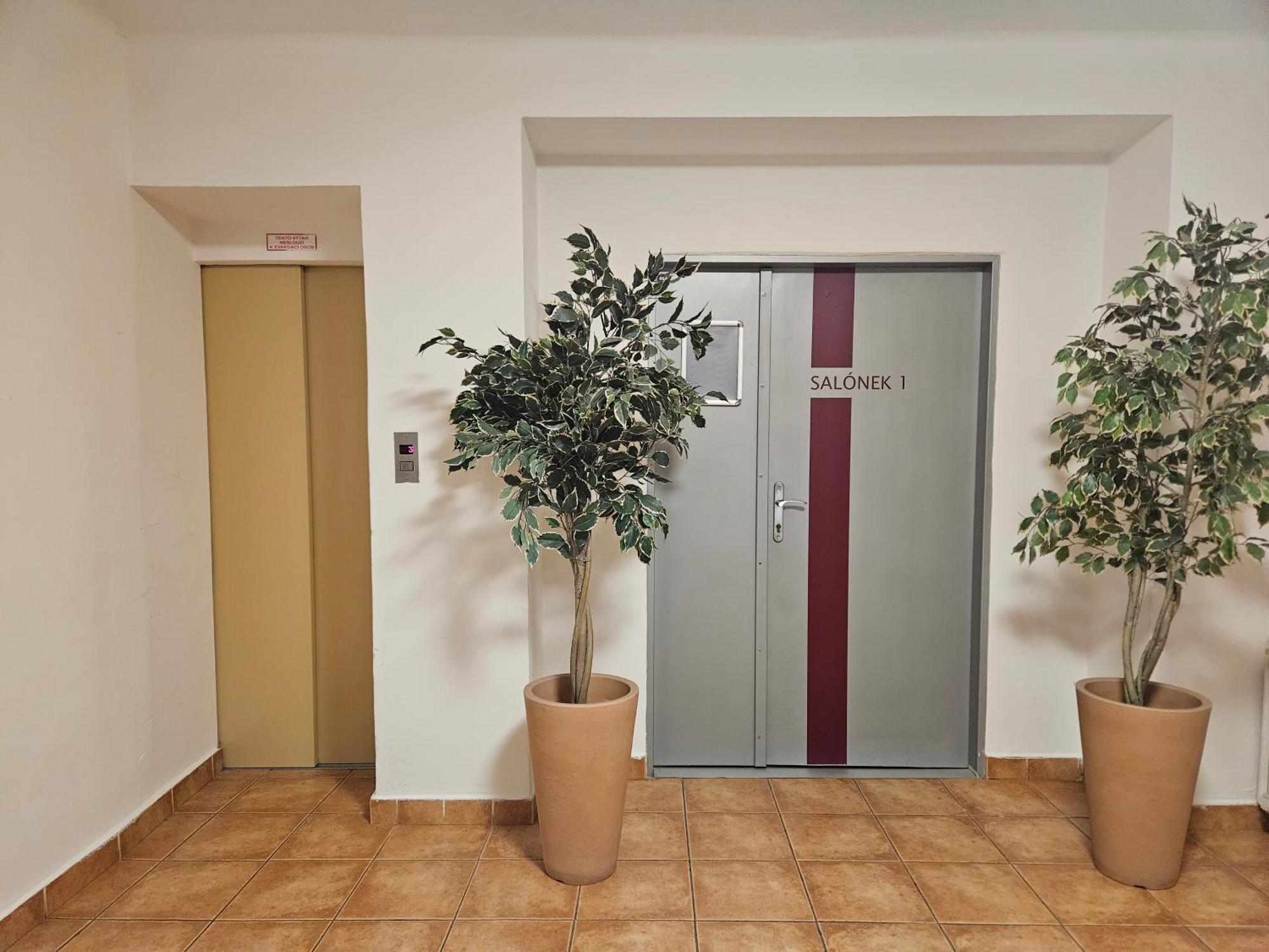 Hotel Trim Pardubice Exterior photo